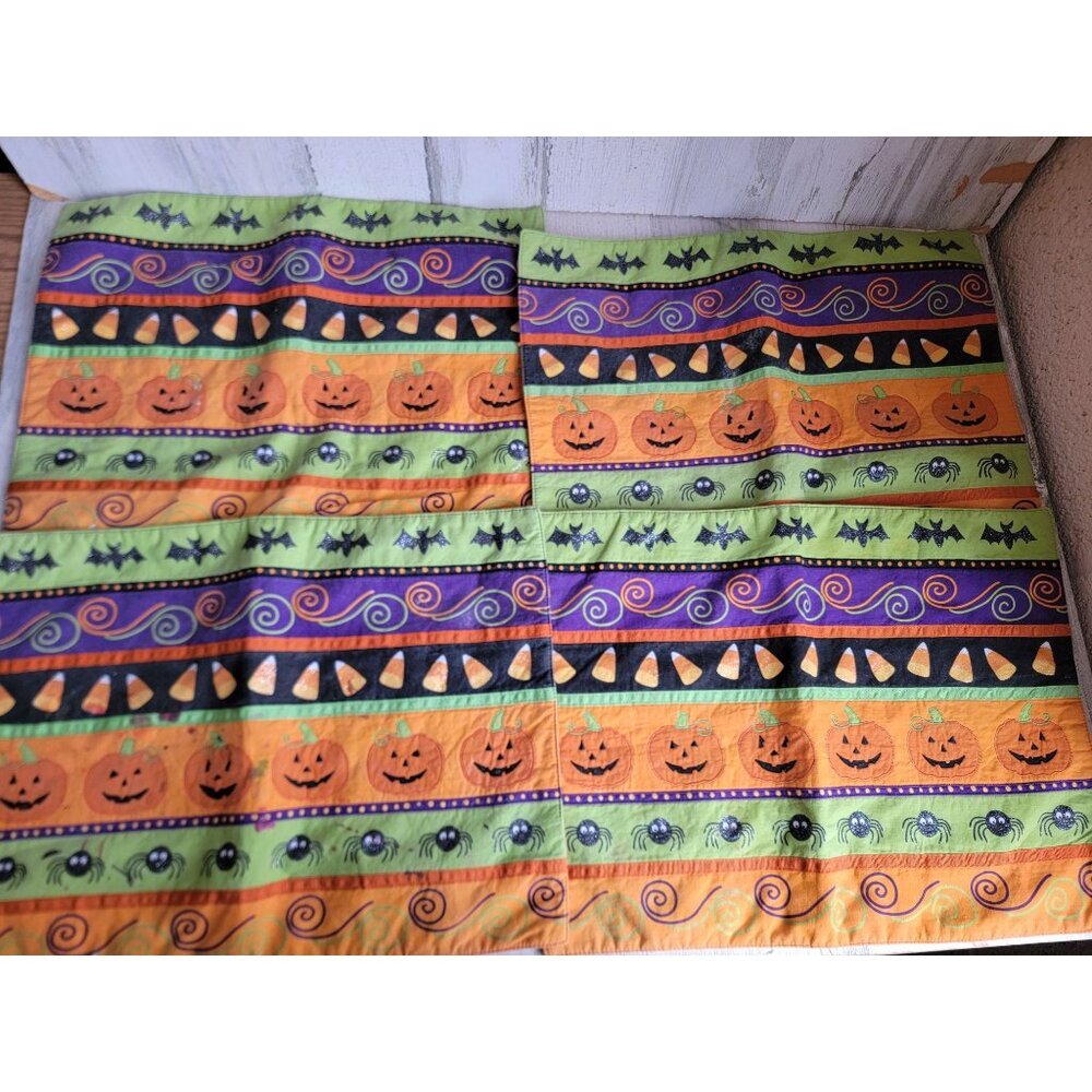 Halloween‎ themed cloth placement candy corn pumpkin set